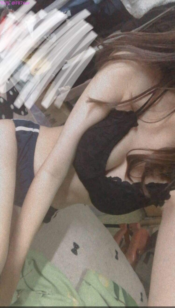 Sex hậu môn con đĩ nhỏ
