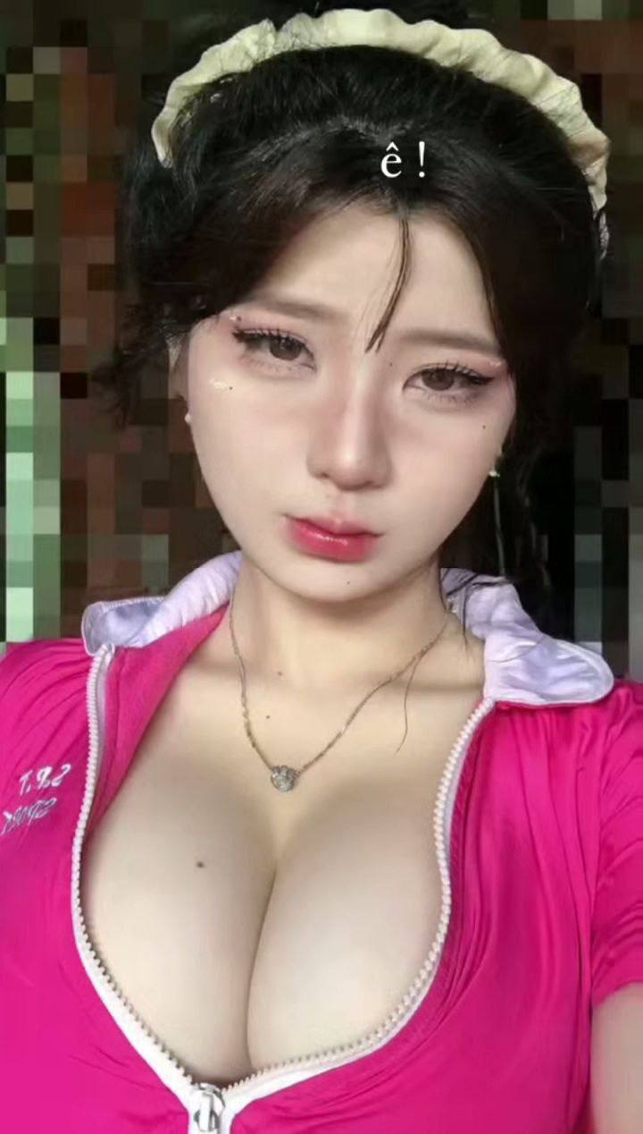 Người nổi tiếng trên Internet siêu nổi tiếng và có giá trị cao "Dai Evelyn" đã tiết lộ những bức ảnh sex riêng tư hiếm hoi không dùng bao cao su và quan hệ tình dục mạnh bạo với âm hộ mềm mại được quấn bằng dương vật và xuất tinh vào mặt HD
